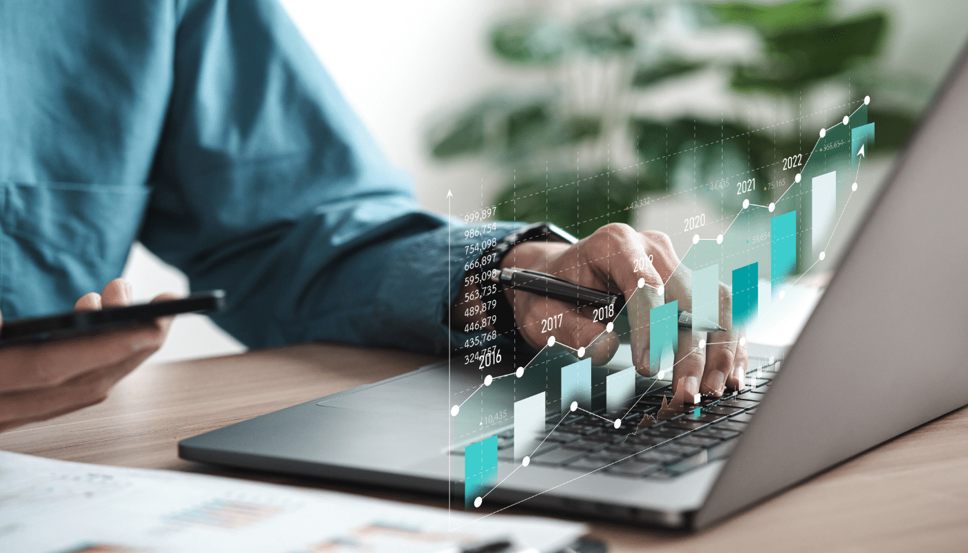 Man at Laptop – Digital Finance & eDiscovery Work