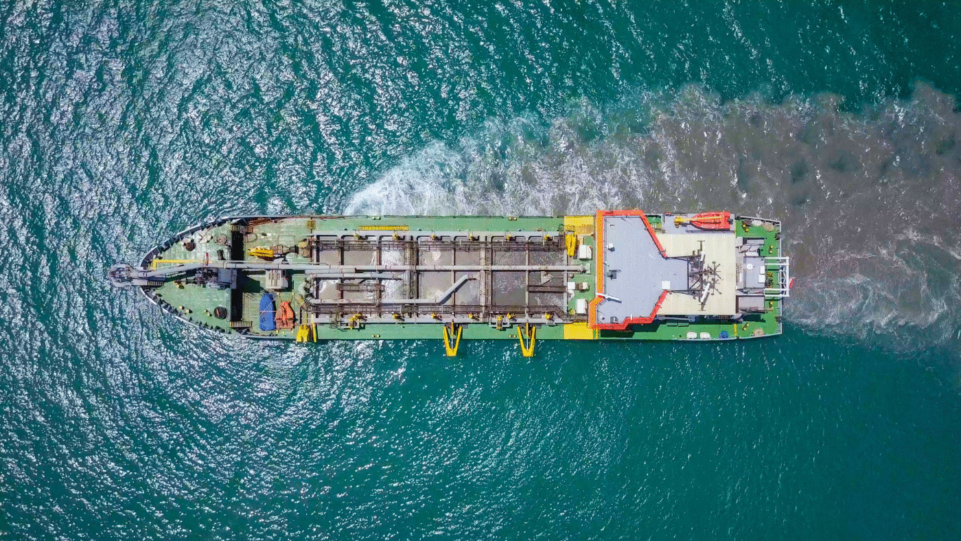 Boat-Dredging-Ocean-Marine-Construction-VERETX.png