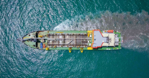Boat-Dredging-Ocean-Marine-Construction-VERETX.png