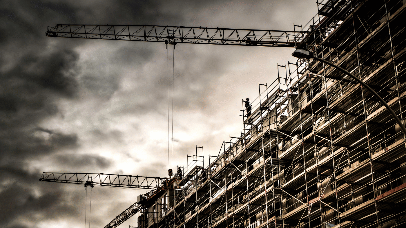 construction-site-cranes-dramatic-sky-risk-management
